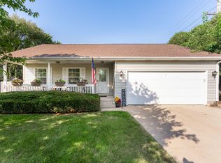 1 Primrose Ln, Sycamore, IL 60178