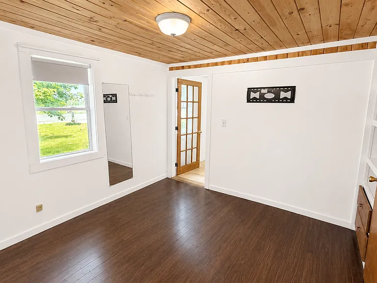 2858 Broadway — Photo 9
