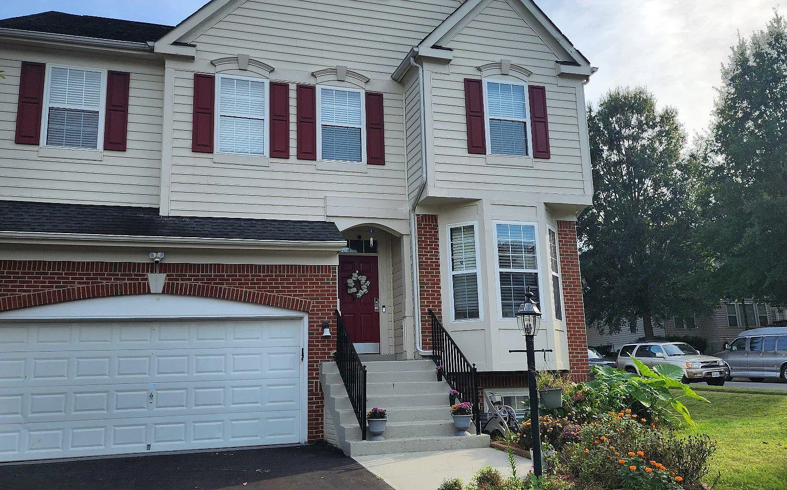 2 bed, 1.0 bath, 1259 sqft, $2,000 — Photo 1