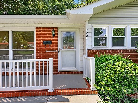 3rd image of 2221 Ludlow Dr