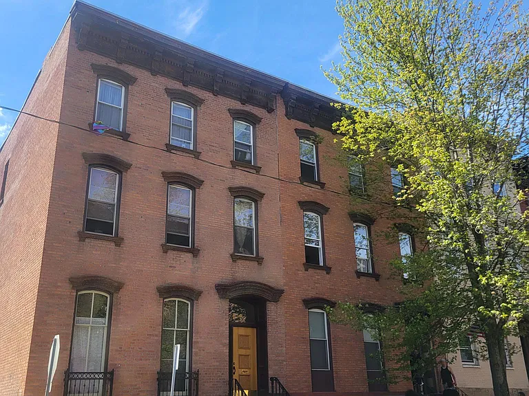 153 1st St #3 — Photo 2