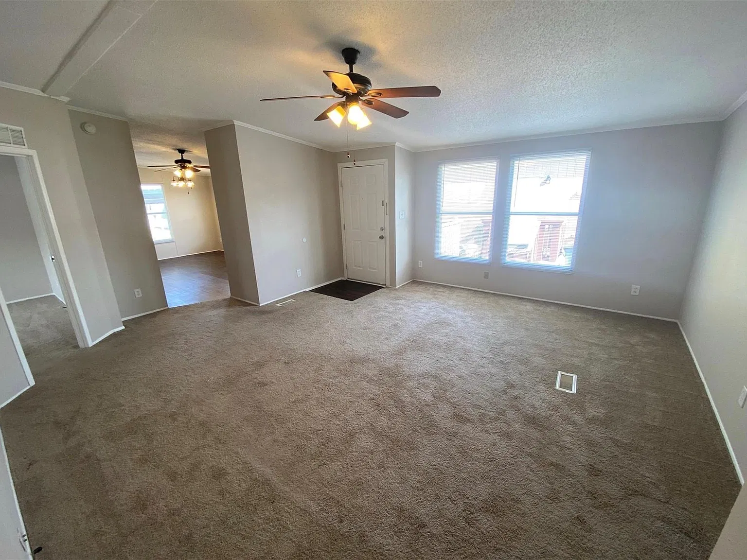 3 bed, 1152 sqft, $1,800 — Photo 4
