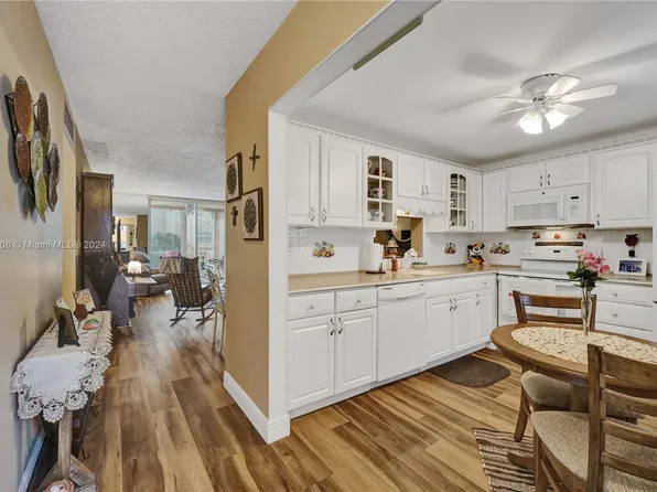 414 SE 10th St APT 105, Dania Beach, FL 33004