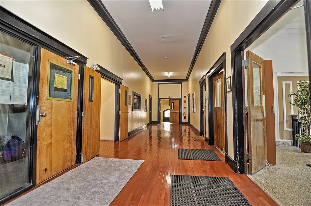 2 bed, 1.5 bath, 900 sqft, $2,700 — Photo 3