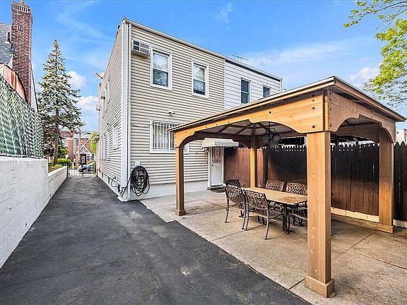 3rd image of 14716 Coolidge Ave