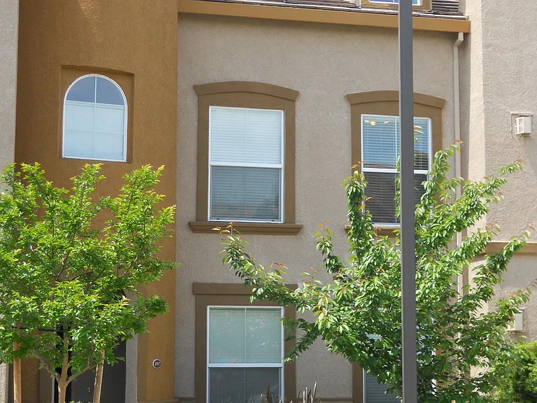 5350 Dunlay Dr — Photo 2