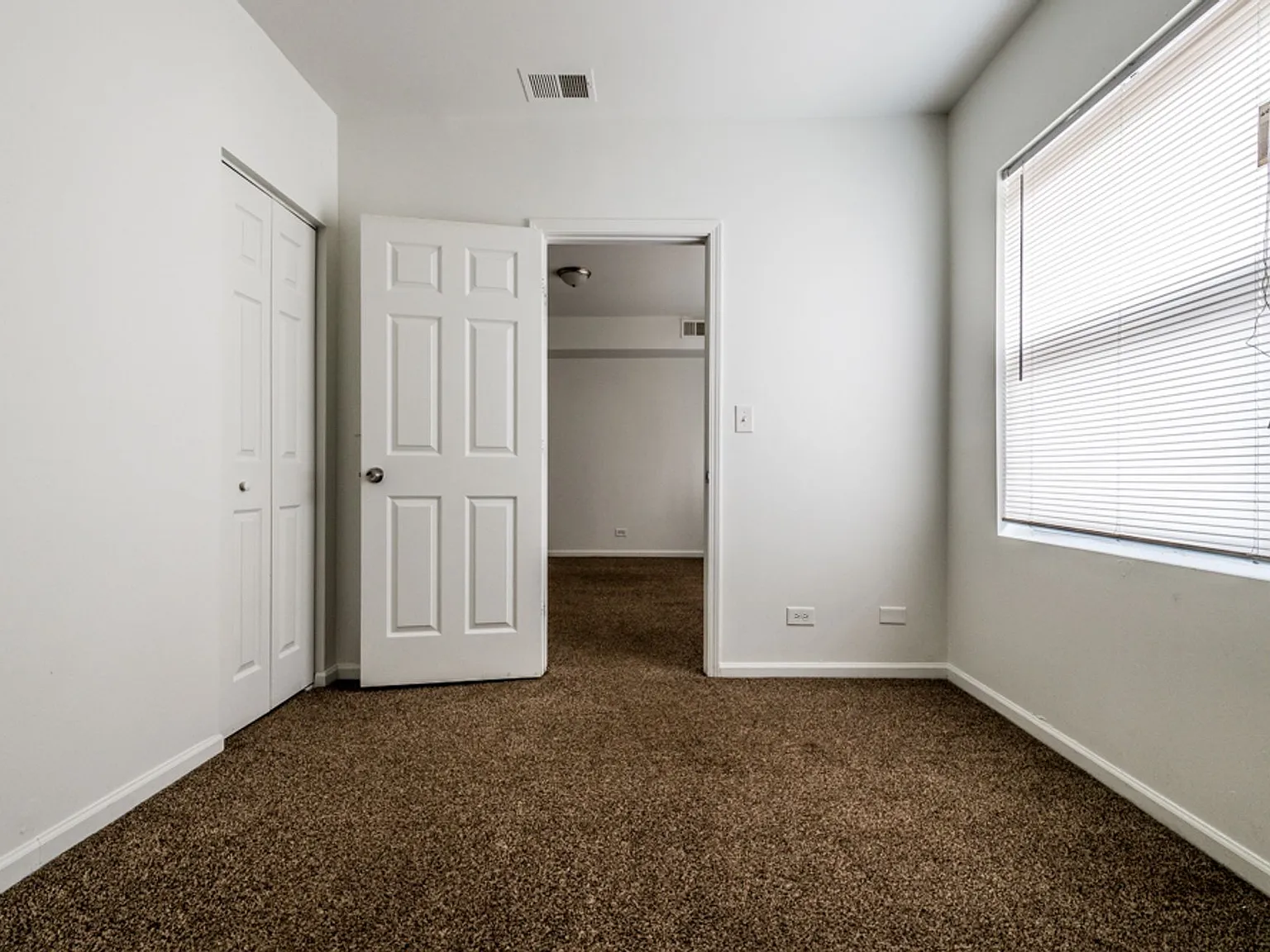 5800 S Artesian — Photo 2