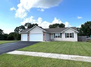 1128 Ronald Rd, Machesney Park, IL 61115