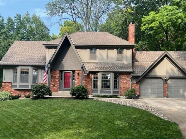 8207 Rosehill Rd, Lenexa, KS 66215