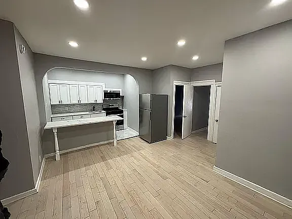 4 bed, 1275 sqft, $2,050 — Photo 2