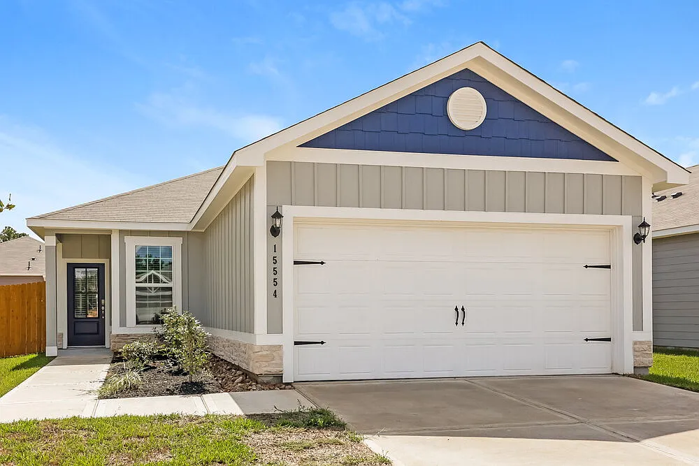 3 bed, 2.0 bath, 1306 sqft, $1,610 — Photo 1