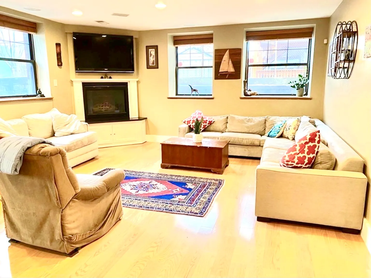 2 bed, 2.0 bath, 1243 sqft, $4,750 — Photo 4