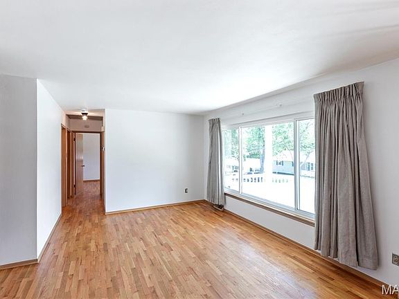 3rd image of 30 Roesner Pl