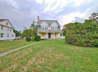 32 Rose Ave, Patchogue, NY 11772