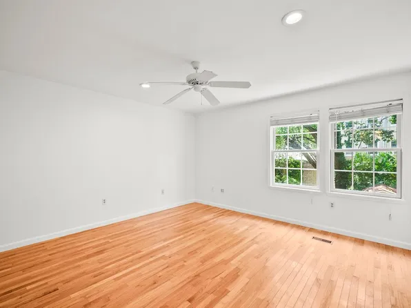 57 Storms Avenue image 13 of 26