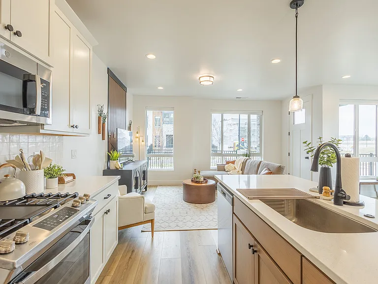 290 S Filbert Ln — Photo 11