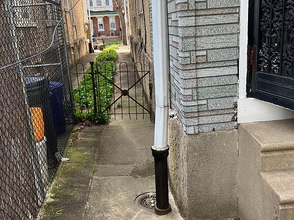 3rd image of 5507 N Mascher St