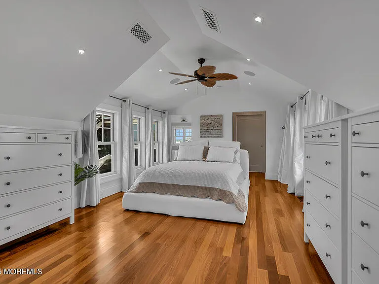 985 Ocean Ave — Photo 153