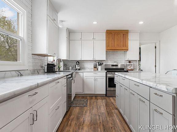 4th image of 8128 Mellowwood Dr