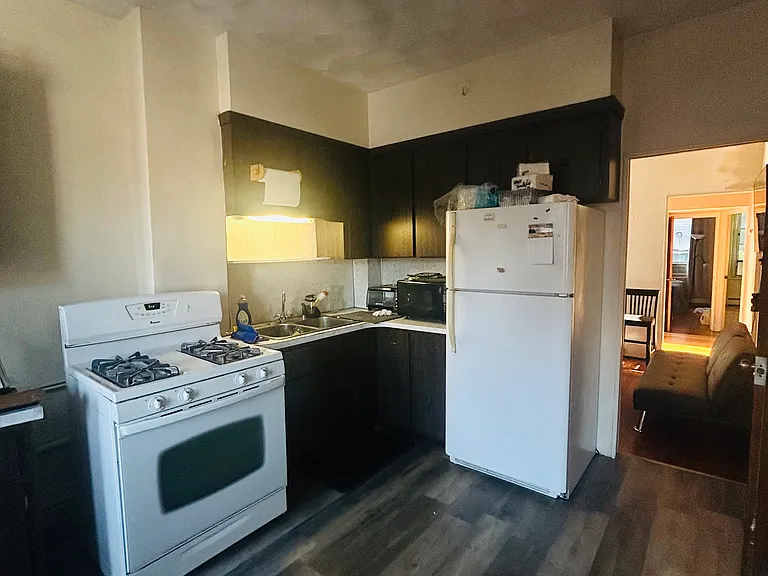 39 Cooper St #4 — Photo 2