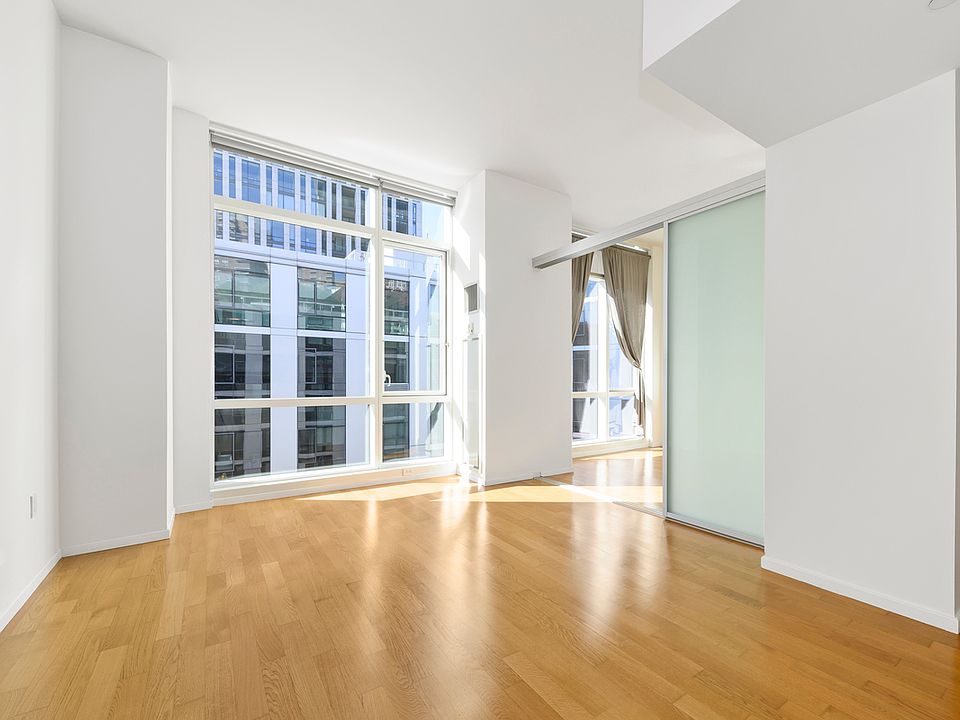 1st image of 200 Chambers St APT 6R