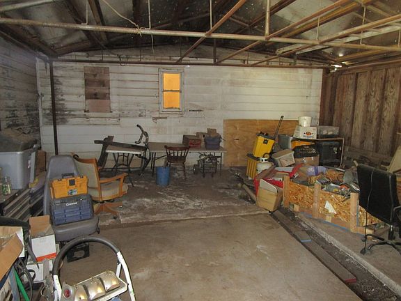 3rd image of 109 E 14th St
