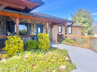 1033 Hillview Dr, Dandridge, TN 37725