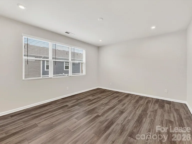 420 Burr St — Photo 17
