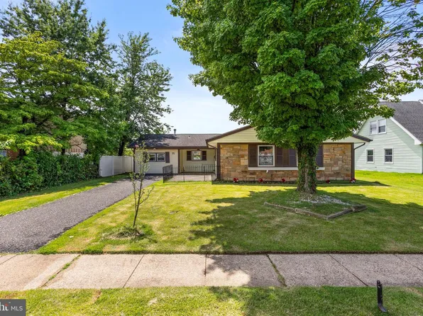 77 Elderberry Ln, Willingboro, NJ 08046