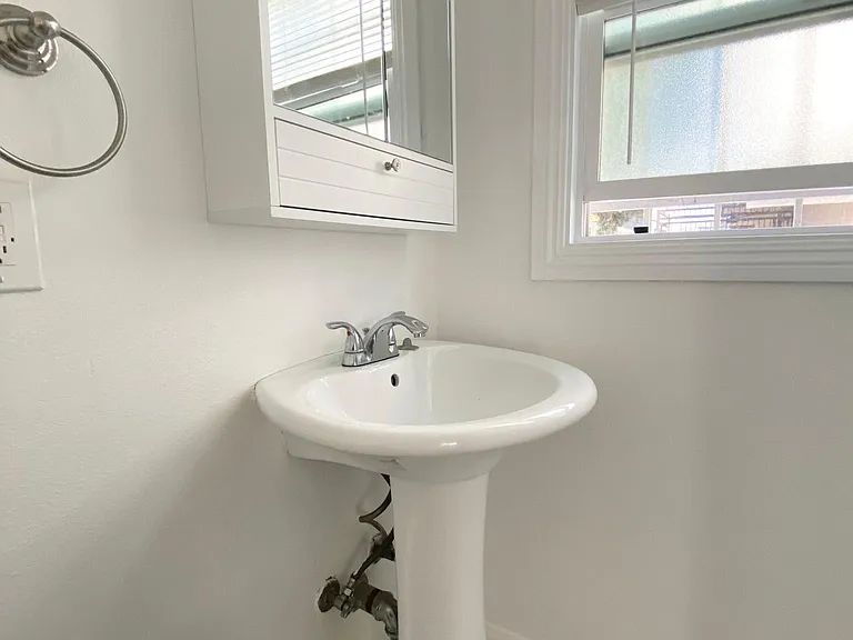 720 E 8th St #6 — Photo 11