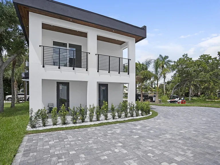 711 Tropical Dr — Photo 49