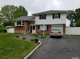 44 Overlook Dr, East Islip, NY 11730