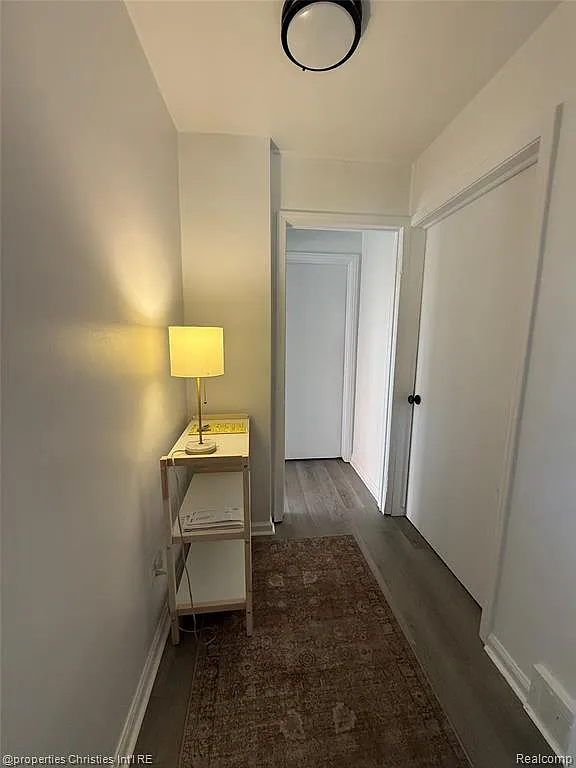2 bed, 1.0 bath, 1000 sqft, $1,800 — Photo 2