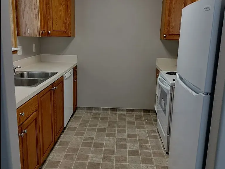 215 W Center St #11 — Photo 6
