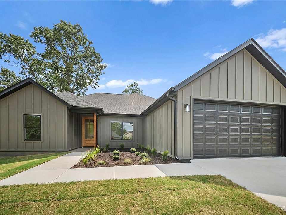 1st image of 2 Boswell Dr