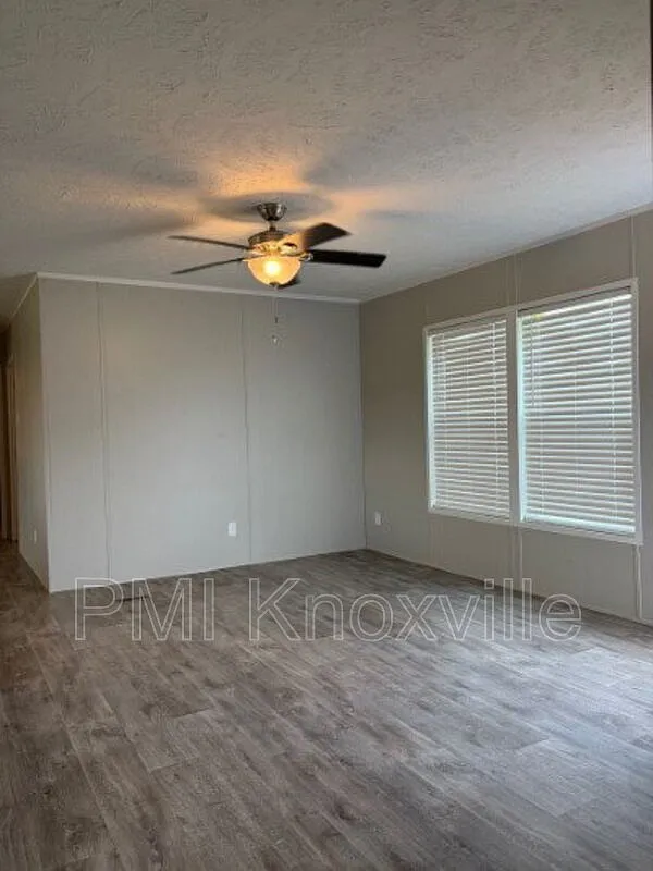 3 bed, 2.0 bath, 1344 sqft, $1,550 — Photo 3