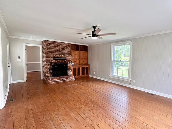 3rd image of 192 Boxwood Farm Rd