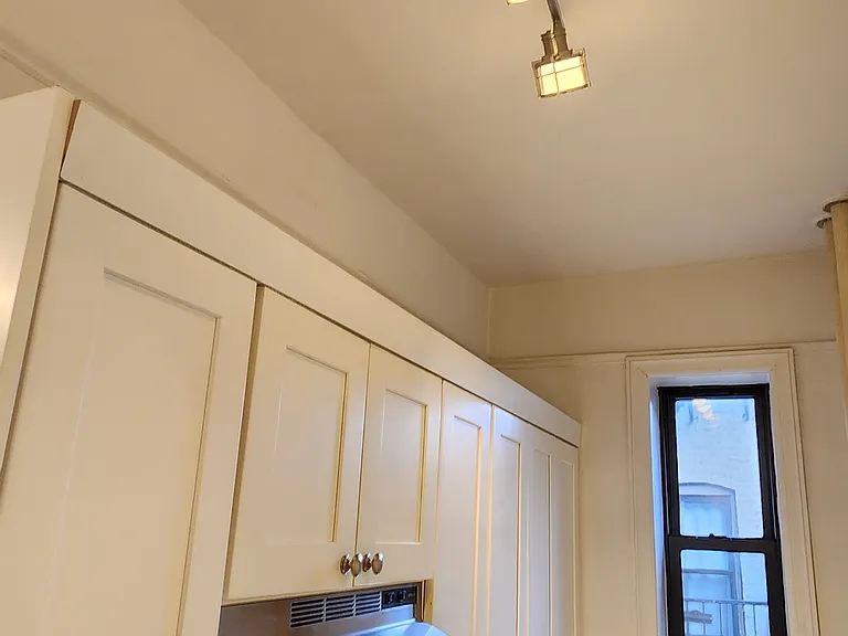 111 Garrison Avenue — Photo 5