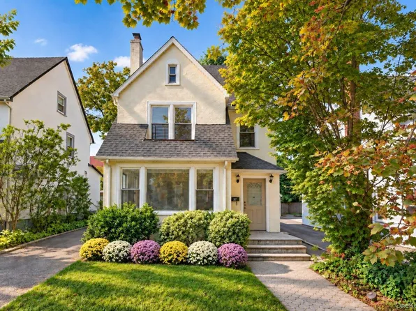 37 Jayson Avenue, Great Neck, NY 11021
