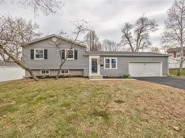 10009 Grandview Dr, Overland Park, KS 66212