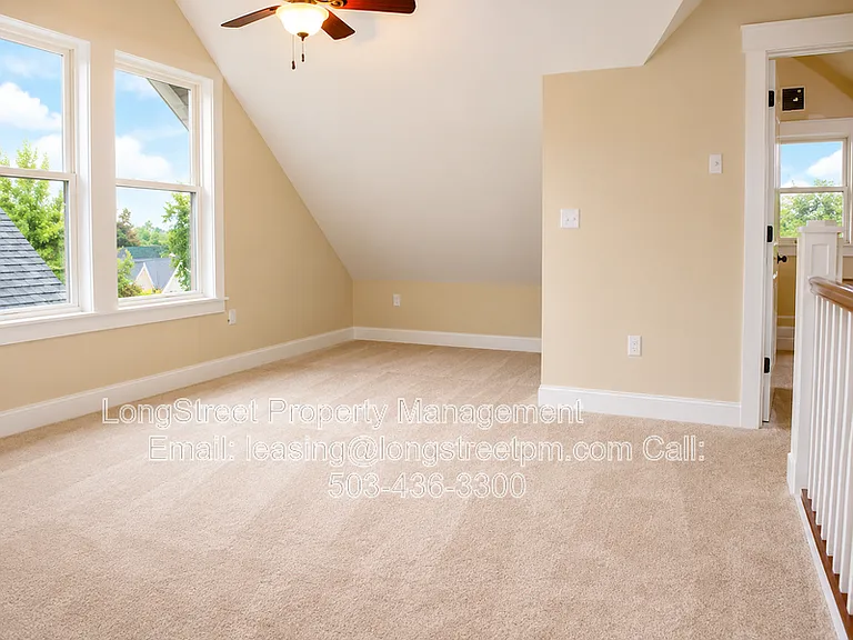 73 NE Graham St — Photo 13