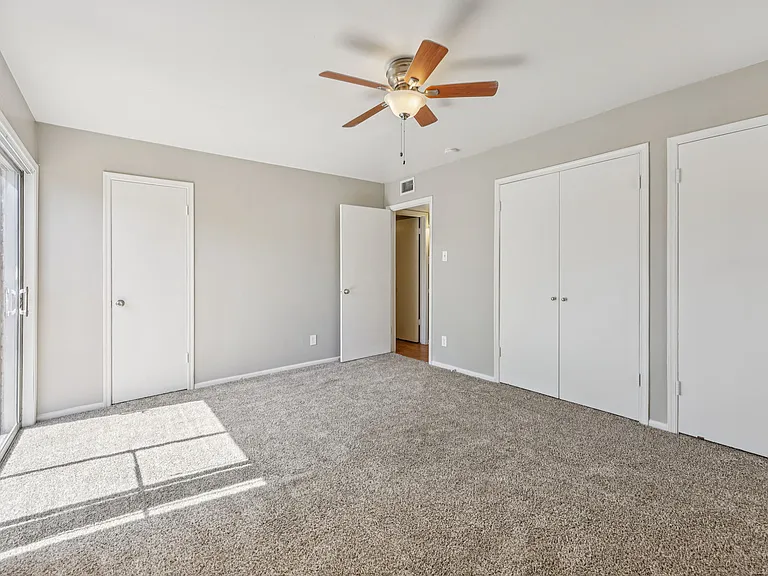 Premier Gardens Apartments — Photo 49