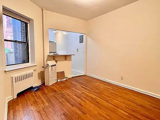3rd image of 106 W 96th St APT 1B