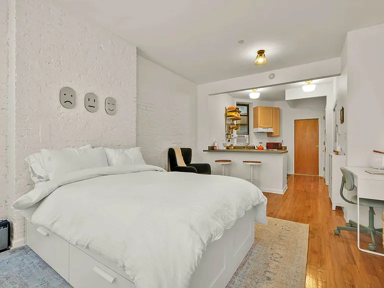 7 2nd Ave #3A — Photo 2
