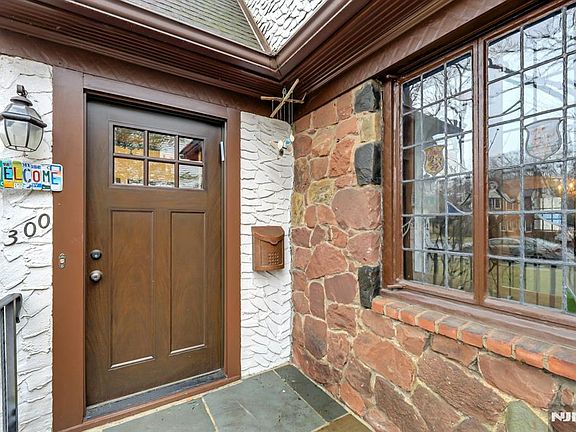 5th image of 300 Churchill Rd