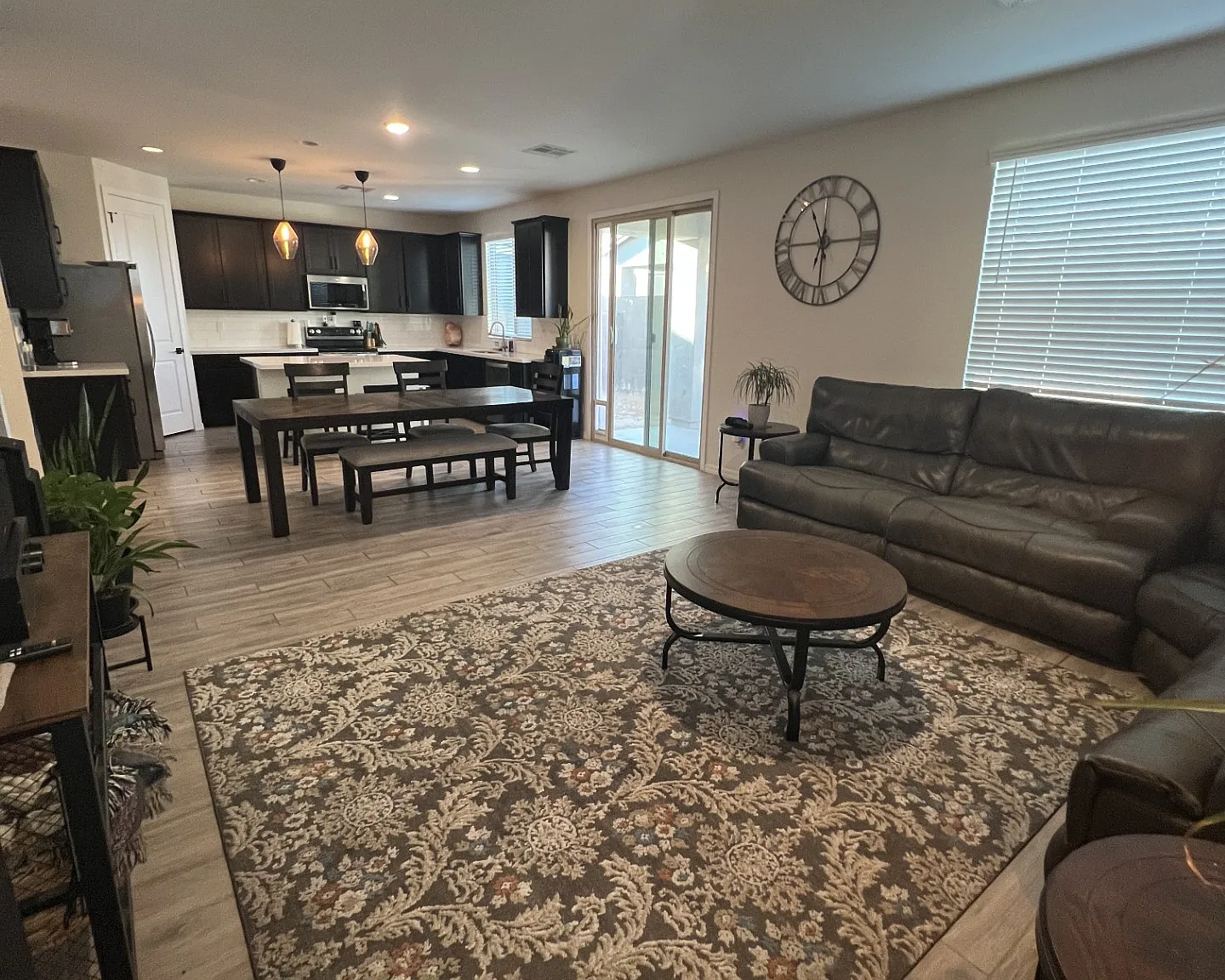 4 bed, 2435 sqft, $3,200 — Photo 2