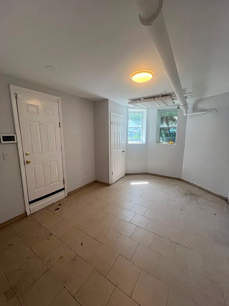 4 Eaton Pl — Photo 2