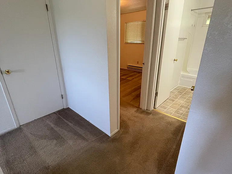 Pyramid Pointe Apartments — Photo 11
