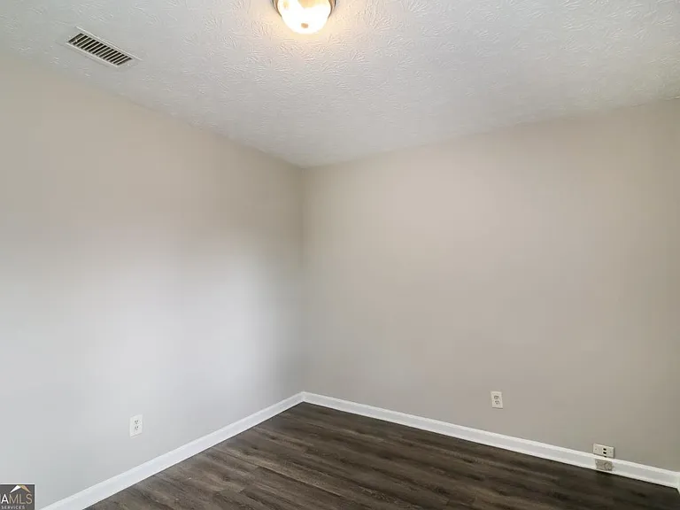 307 Hamilton Glenn #305 — Photo 11