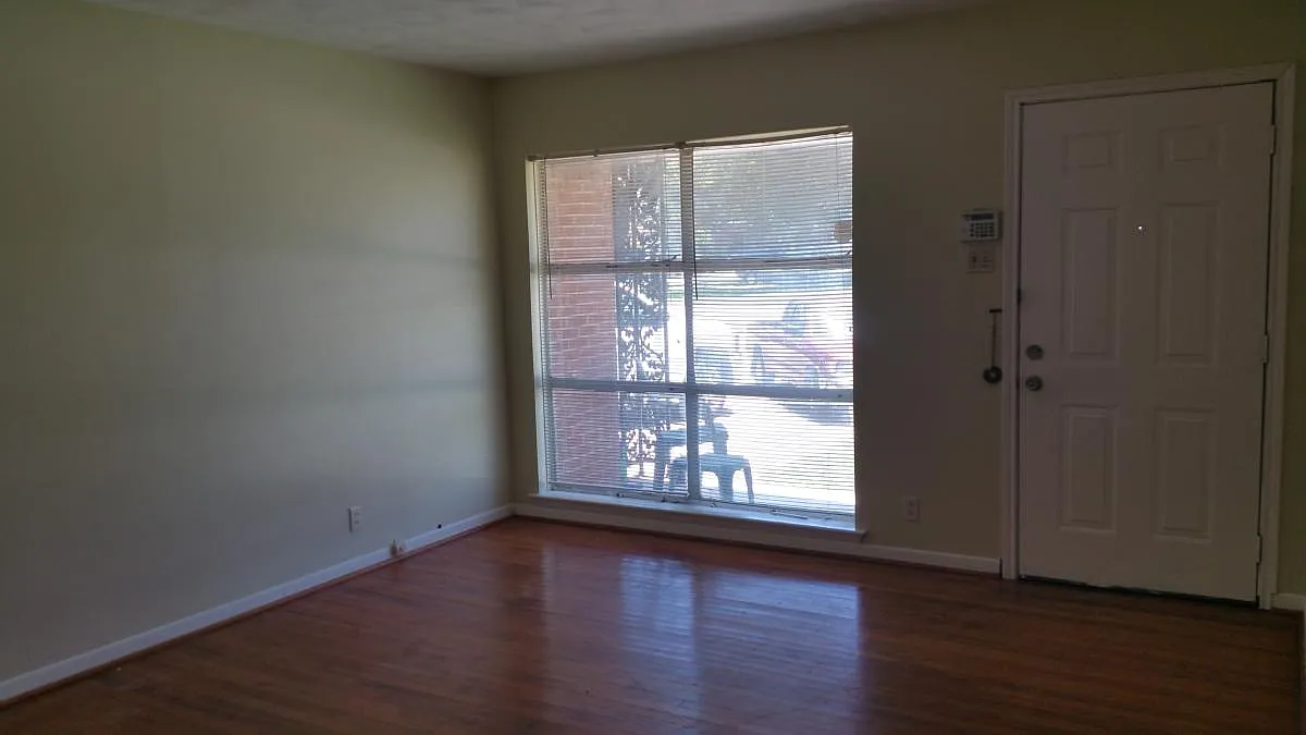 3 bed, 1515 sqft, $2,150 — Photo 2